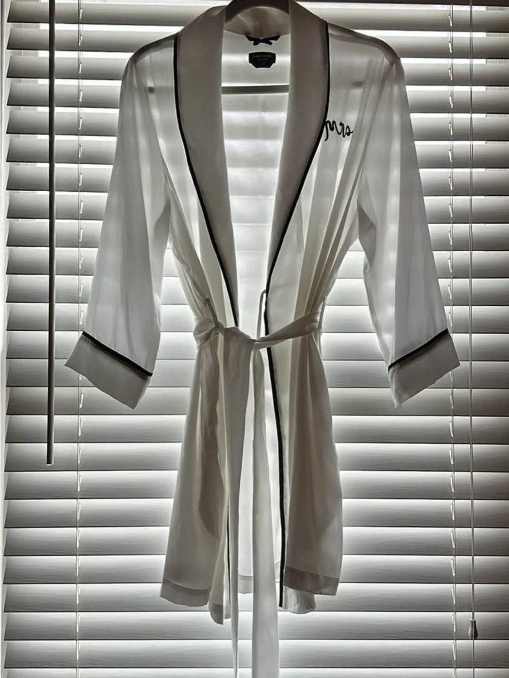 kate spade White Robe with Black Piping